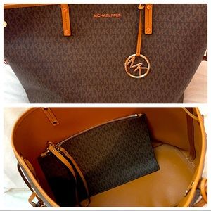 Large Michael Korea bag with zipper pouch